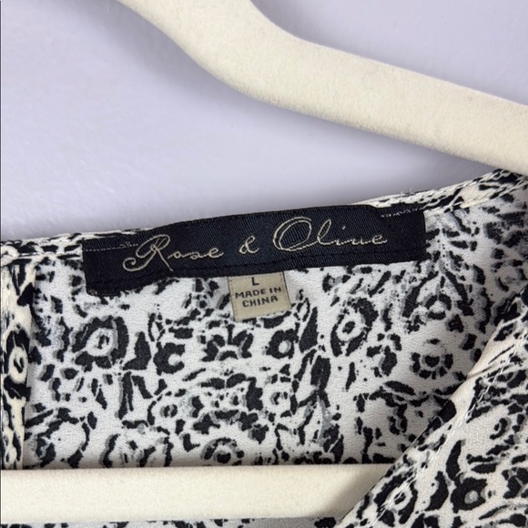 Rose & Olive Black and White Graphic Floral Boxy Blouse Size Large - Picture 3 of 12